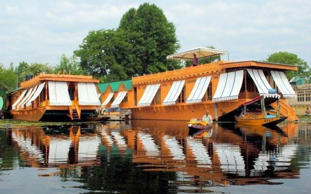 New Jacquline Heritage Houseboats Nigeen Lake