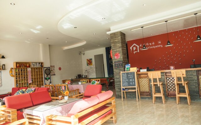 ShangriLa Free Life Youth Hostel