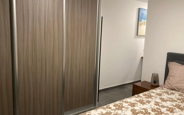 Standing Residence Kumuhei