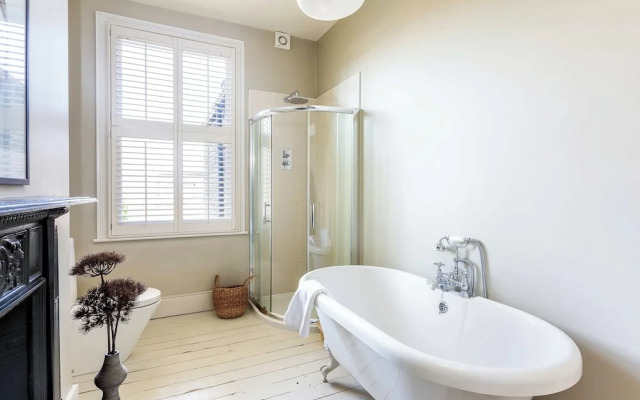 Tooting's Charming Victorian Garden Hideaway