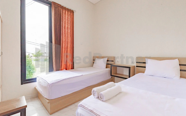 Zumo Home Tegal Mitra RedDoorz – Guest Rooms – Tegal