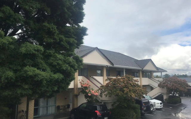 Fenton Court Motel