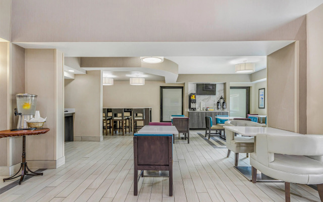 La Quinta Inn & Suites by Wyndham Batavia