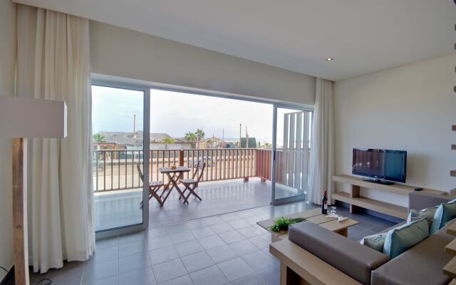 Hotel Oasis Salinas Sea