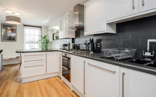 Beautiful Central Windsor Apartment