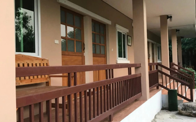 RedDoorz Sripiamsuk Resort Bangkok