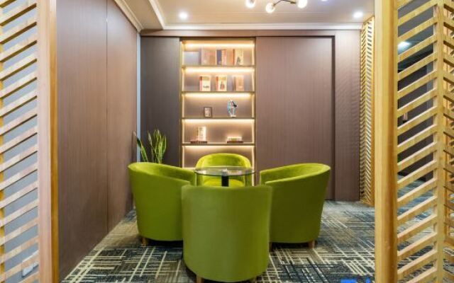 Rezen Brook Hotel (Shanghai Caolu Minlei Road Subway Station)
