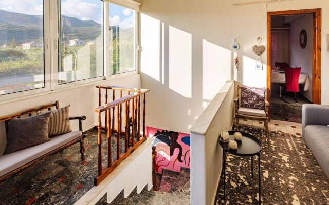 Sunset Serenity - Kardamili Seaside Getaway