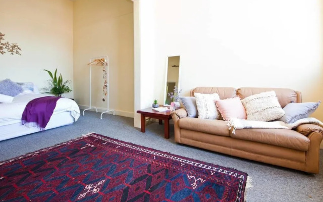 WB319 Chatswood Charmer-Roomy 3 Bed Apartment