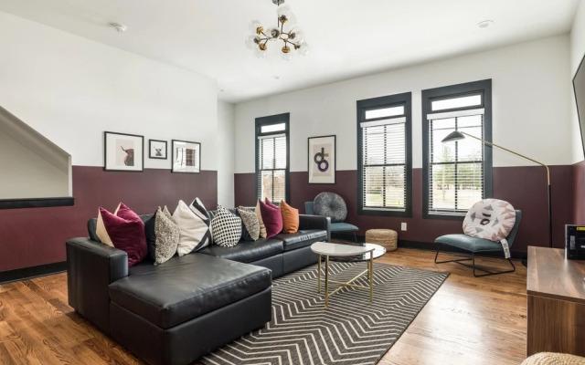 Monroe 9 in Nashville