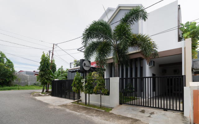 RedDoorz Syariah @ Jalan Andalas Padang