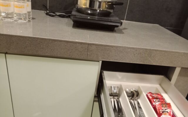 Lemon8 Hotel Apartment