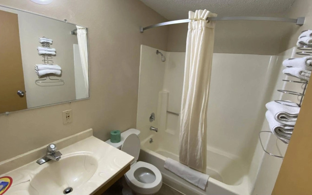 Newton Inn In Newton, KS