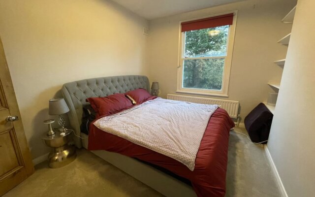 Stylish and Spacious 1 Bedroom Flat