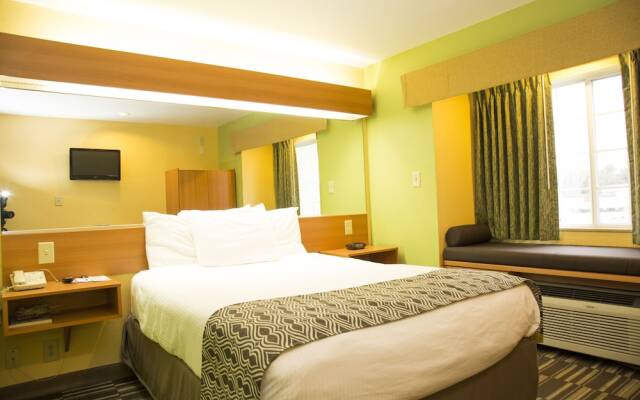 Microtel Inn & Suites Panama C