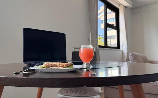 Luxuosa cobertura de 380m² a 850m da Av Beira Mar