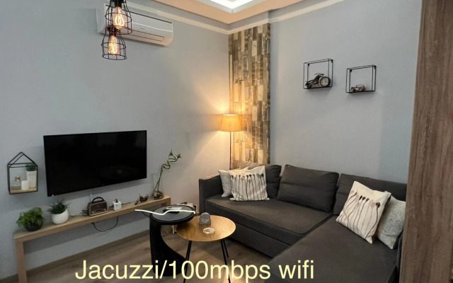 Sonias Central Jacuzzi Apartment