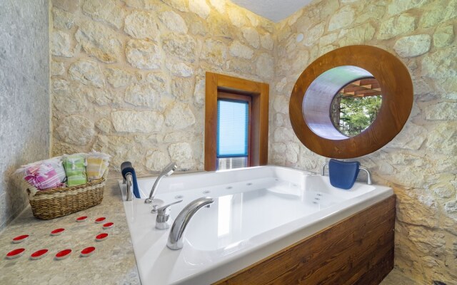 Marisstone Hotel Villa
