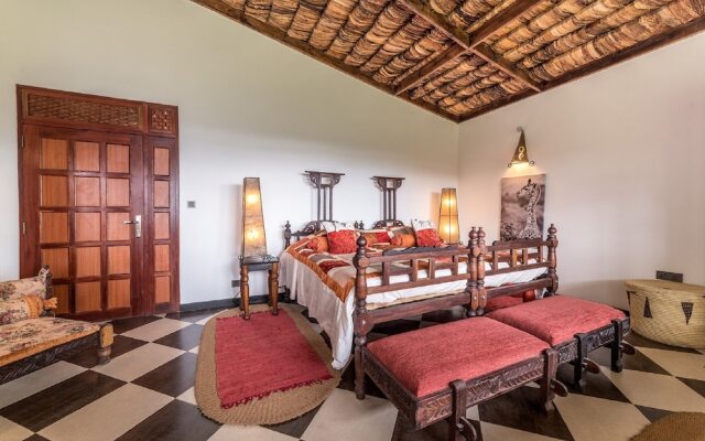 Hatari Lodge