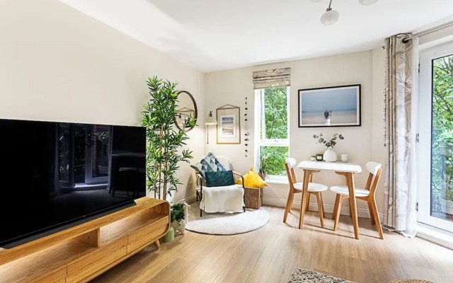 London Docklands Retreat