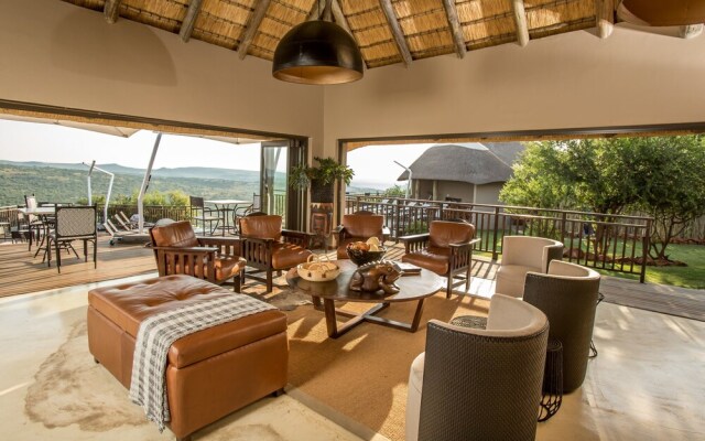 Umzolozolo Private Safari Lodge