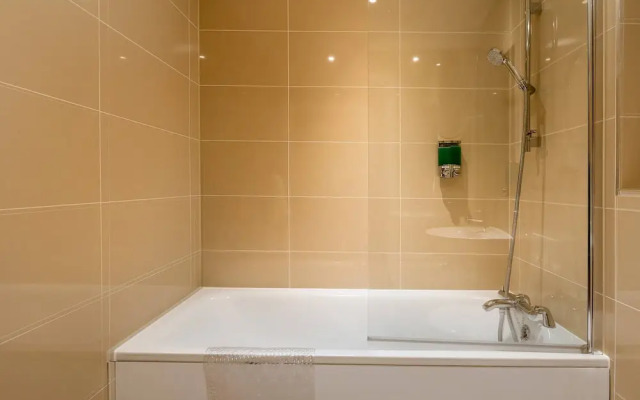 Skyvillion - Tower Point Enfield 2bed Wbalcony