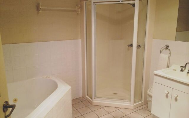 Heritage House Motel & Units