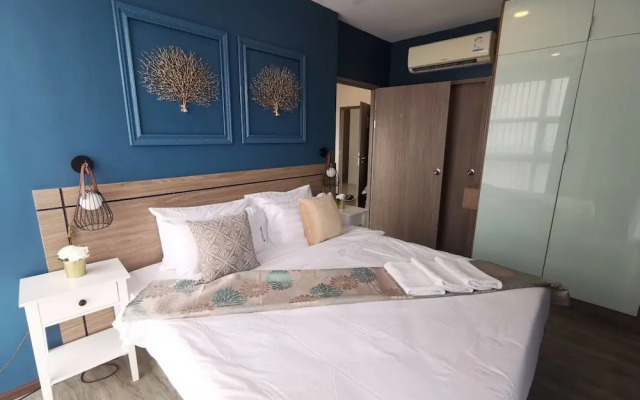 Simply Comfy Apartment by Patsamon