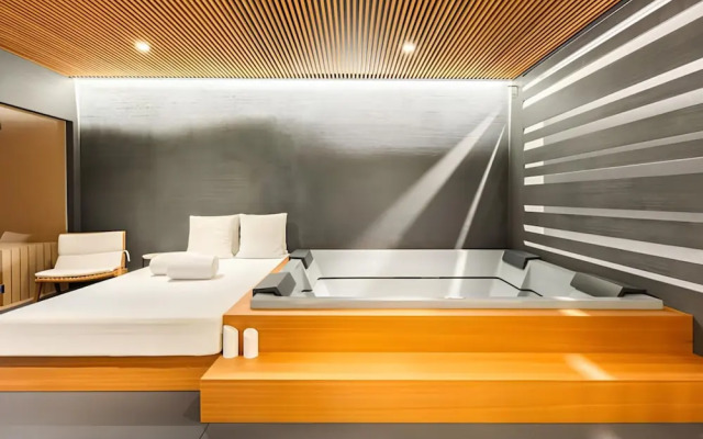 Sea-view Penthouse Spa in Portopiccolo