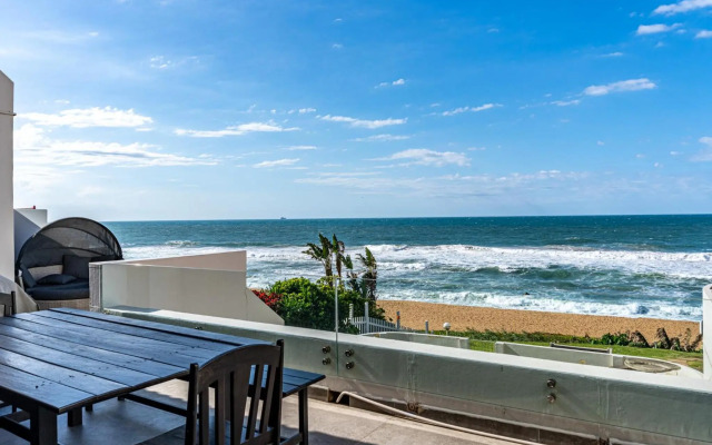 Luxurious 3 bedroom beach front apartment