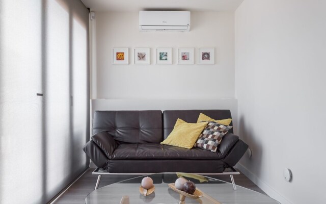 BCN Design Apartment with Portable Wifi