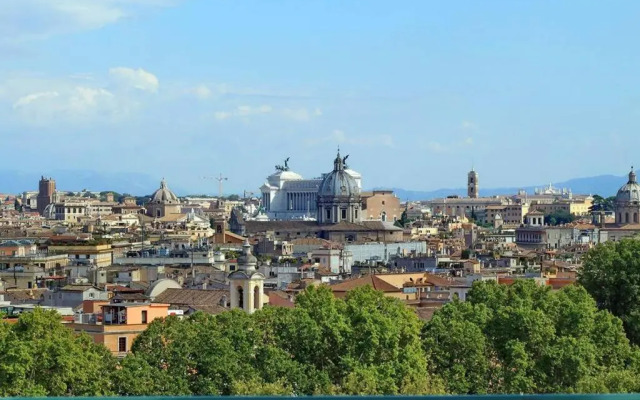 Sant Onofrio Terrace Apartment