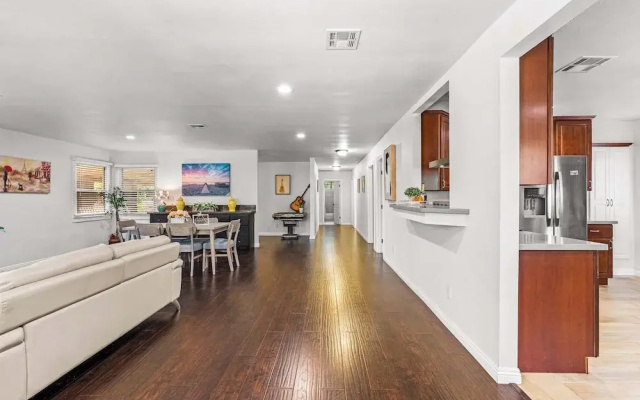 Not Affected by the Fire/spacious Retreat w/ Large Kitchen & Outdoor Patio