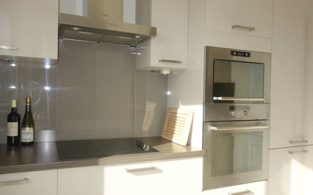 Welcome to Cannes - Bristol