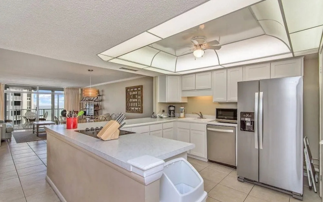Shoreline 2042 Condo by RedAwning