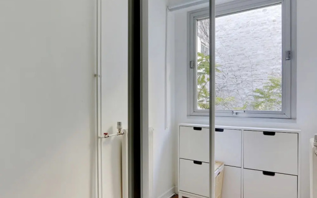 Modern Brunel Classic 1 Bed Apt With Balcony in Paris