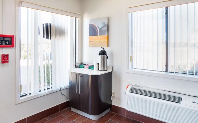 Motel 6 Red Oak, TX - Dallas