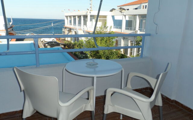 Seafront Studios & Apartments