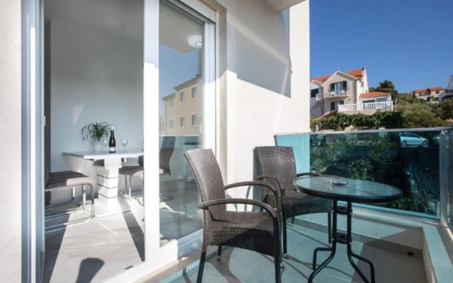 Jakov - Modern and Cosy With Pool - B2