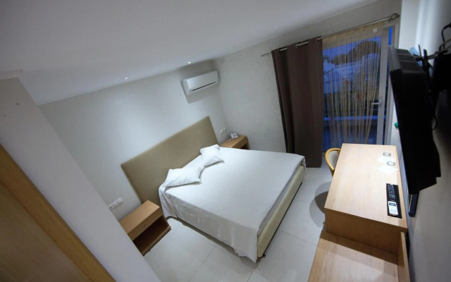 Thomas Beach Hotel