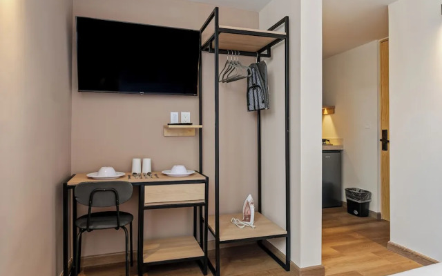 Ezequiel Montes By Homirent