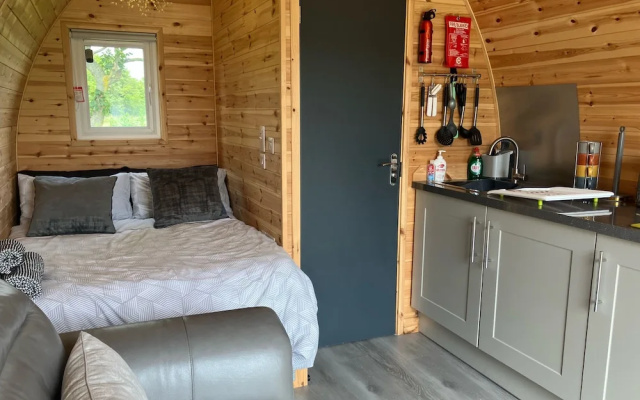 Luxury Glamping Pod With Hot Tub, Fees Apply