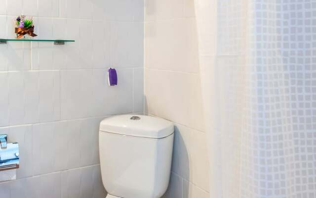 Quaint Apartment in Salou near Sea Beach