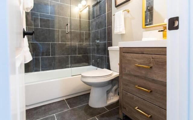 Professionals-restaurants-fastwifi-a C-desk- Pets