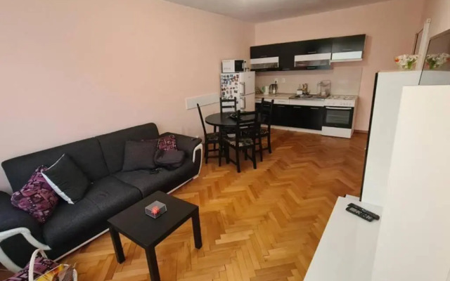 Lovely City Center 1BD, 1BT Apartment