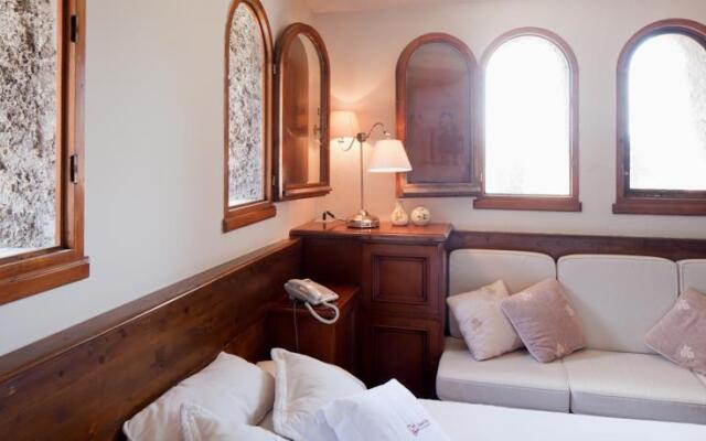 Torre Del Castello Di Torcrescenza