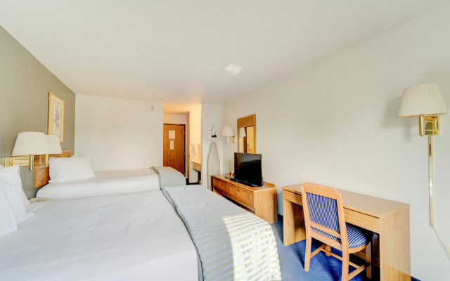 Capital O Amerihost Inn and Suites Fulton Hwy 54 MO