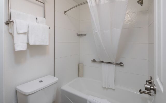 SOMA Park Inn – Civic Center