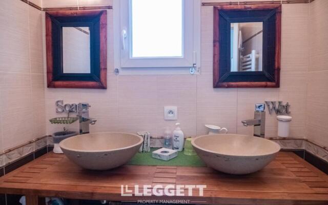 Beautiful Louisiana villa sleeps 6 with pool