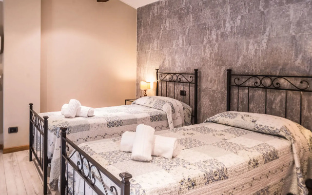 A Few Steps to The Duomo Elegant 2BD Apt